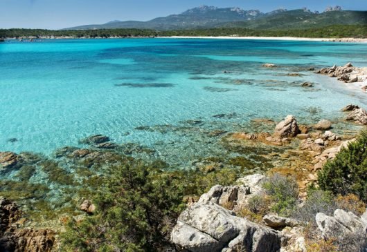 Corsica Sardinië rotsen en water | Het Zuiden & Jacobs Reizen