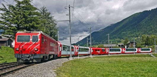 Zwitserse trein in de bergen | Het Zuiden & Jacobs Reizen