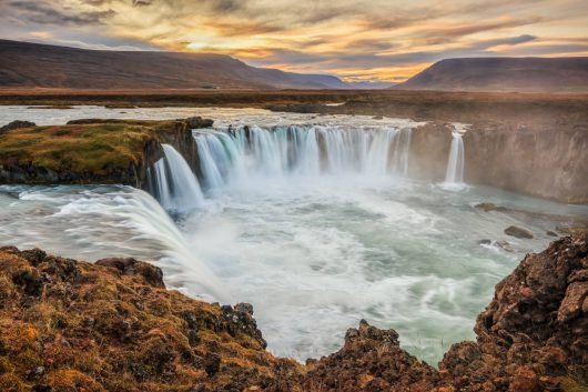 Waterval in IJsland | Het Zuiden & Jacobs Reizen