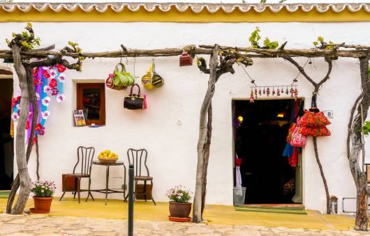 Winkeltje in Santa Gertrudis, Ibiza | Het Zuiden & Jacobs Reizen