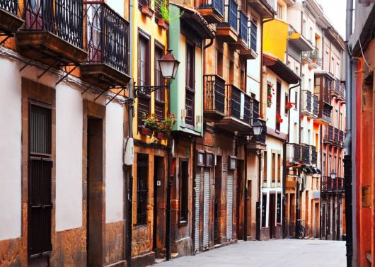Straat in Bilbao Noord-Spanje | Het Zuiden & Jacobs Reizen